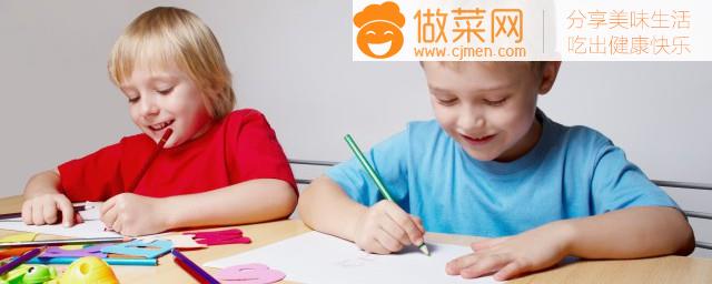 孩子不自信胆小如何引导(怎么教育孩子自信不胆小)